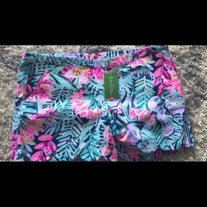 Lilly Pulitzer Magnolia Scallop 5” Short